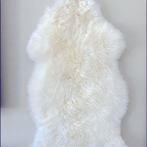 The Mood Sheepskin Rug 25 x 37 natural Ivory